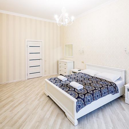 Leogrand Vip Apartments On Udatnogo 4 Lviv Exterior foto