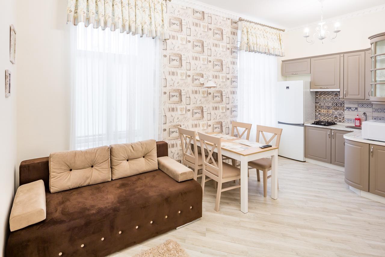 Leogrand Vip Apartments On Udatnogo 4 Lviv Exterior foto