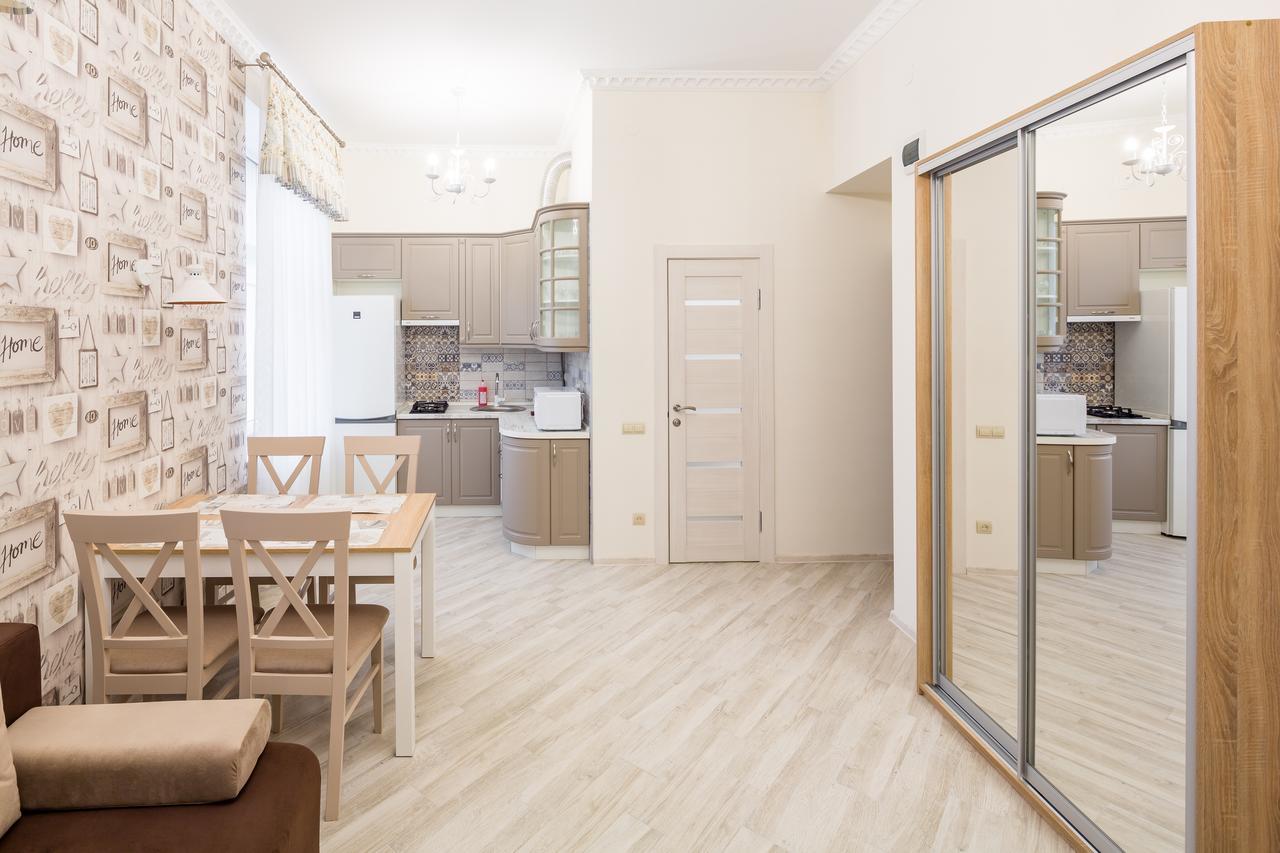 Leogrand Vip Apartments On Udatnogo 4 Lviv Exterior foto